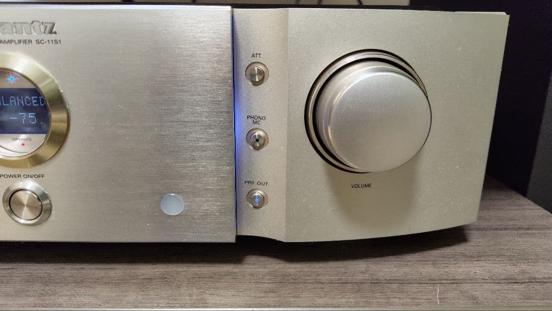 marantz マランツ プリアンプ SC-11S1です。