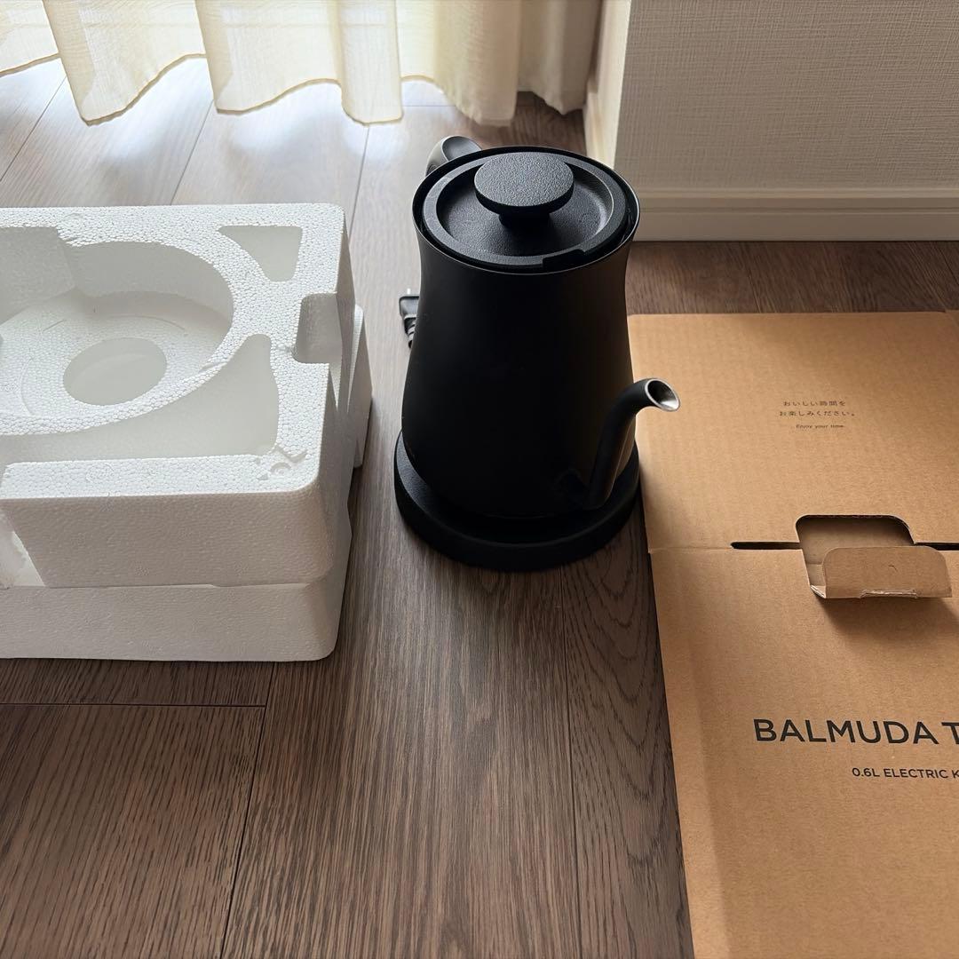 【バルミューダ】ブラック ステンレス 電気ケトル 1L