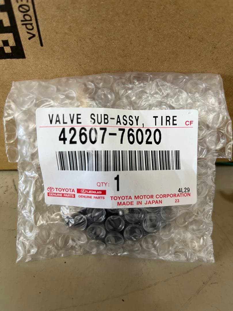 レクサスUX 空気圧センサー　新品未使用