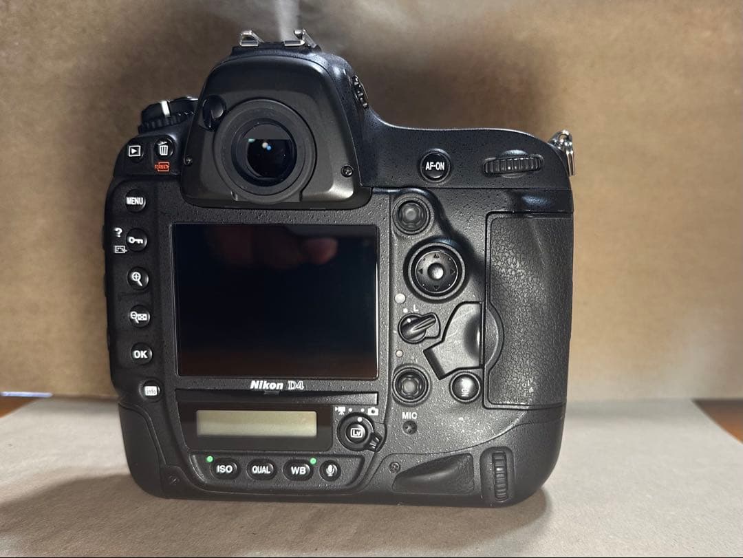 【美品】Nikon D4 CFカード付き【最終値下げ】