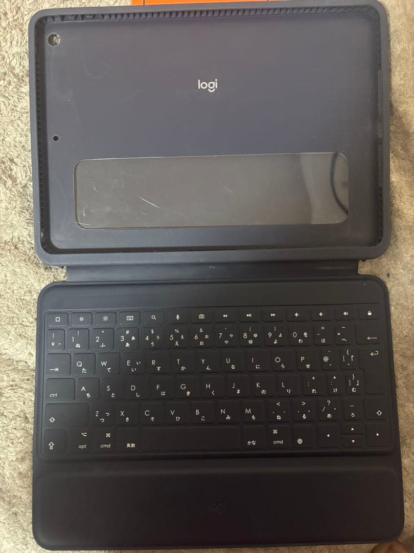 AppleiPad(第９世代)シルバーとケース＋キーボード一体型のセット