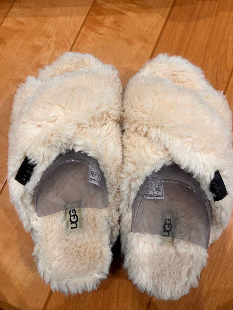 新品★UGG【FUZZ SUGAR CROSS SLIDE】ファーサンダル２２㎝