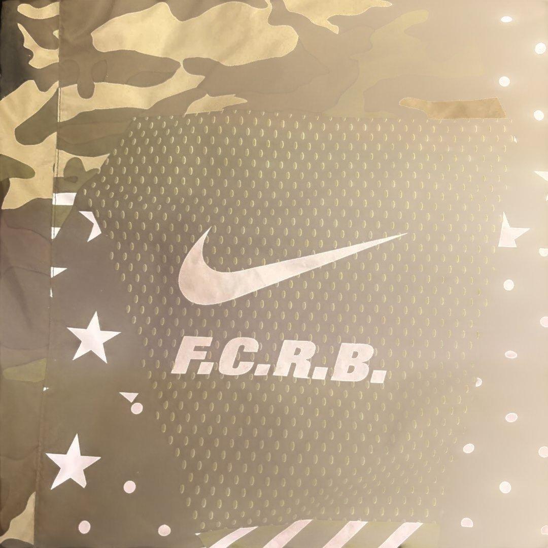 NIKE F.C.R.B ナイロンジャケット　M 迷彩柄　カモフラ　NIKE 星