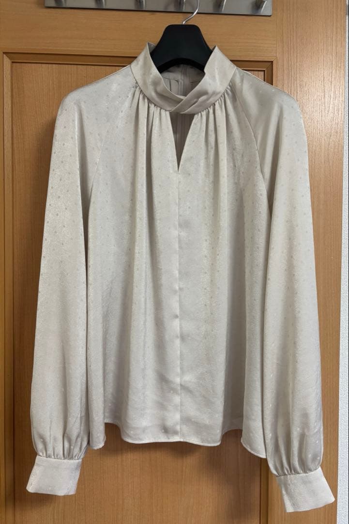 ピンキーアンドダイアン◆ギャザーネックドットジャガードブラウス ベージュ 38