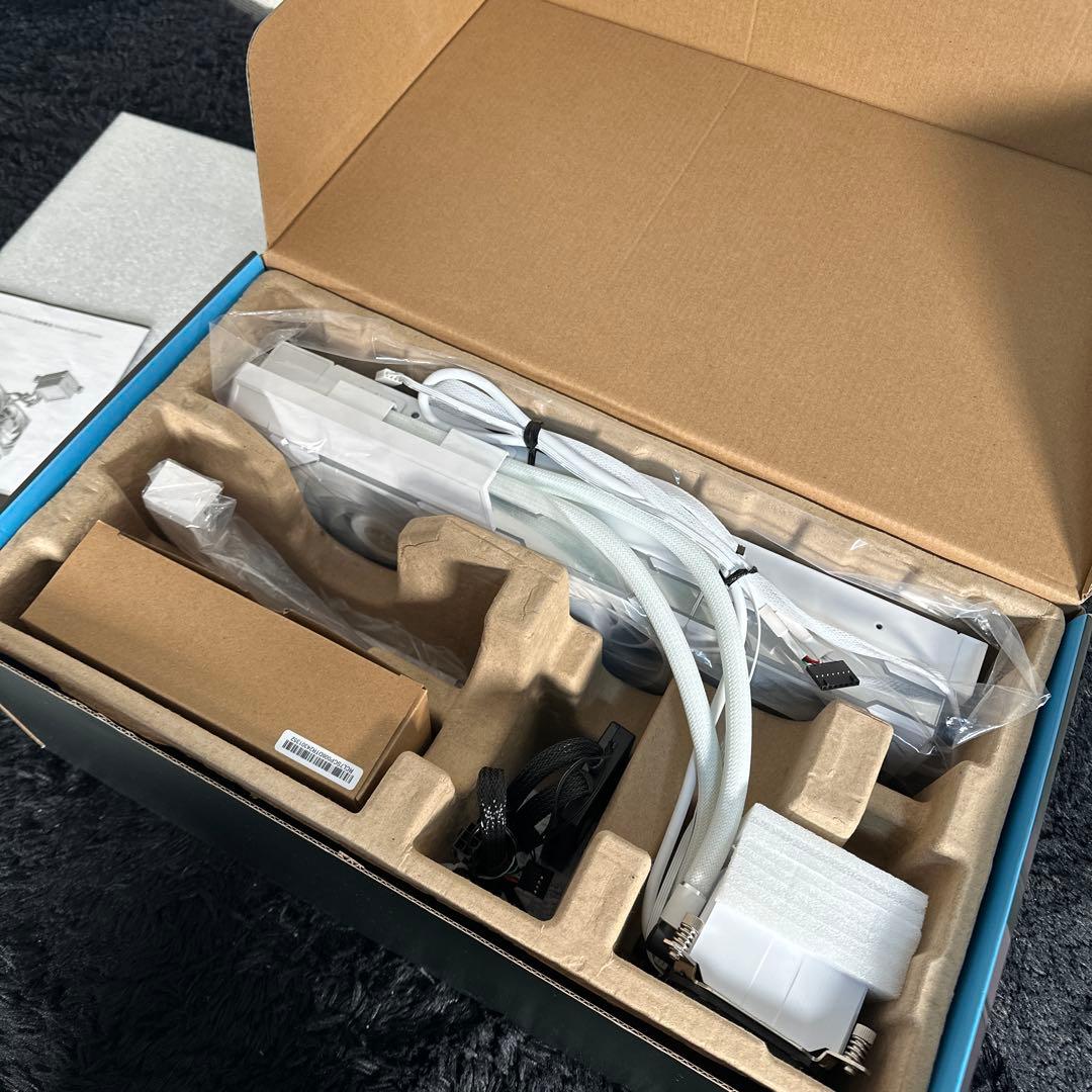 LIAN LI CPUクーラー HydroShift LCD 360TL 白