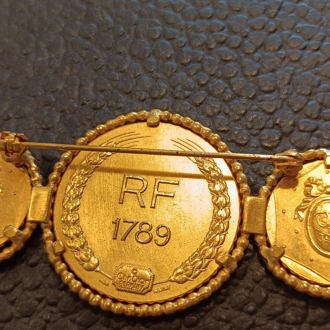 クリスチャンディオール　モチーフ　ブローチ　ゴールド