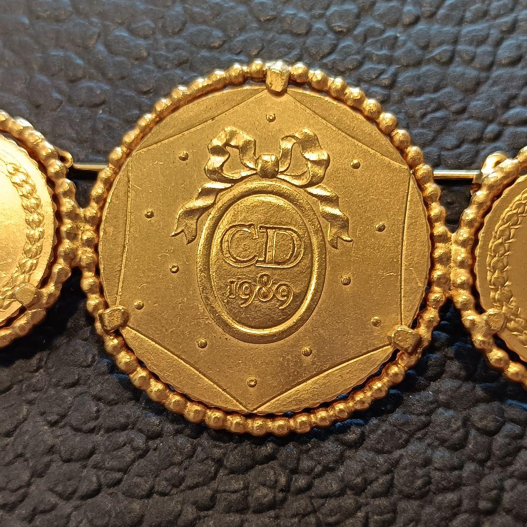 クリスチャンディオール　モチーフ　ブローチ　ゴールド