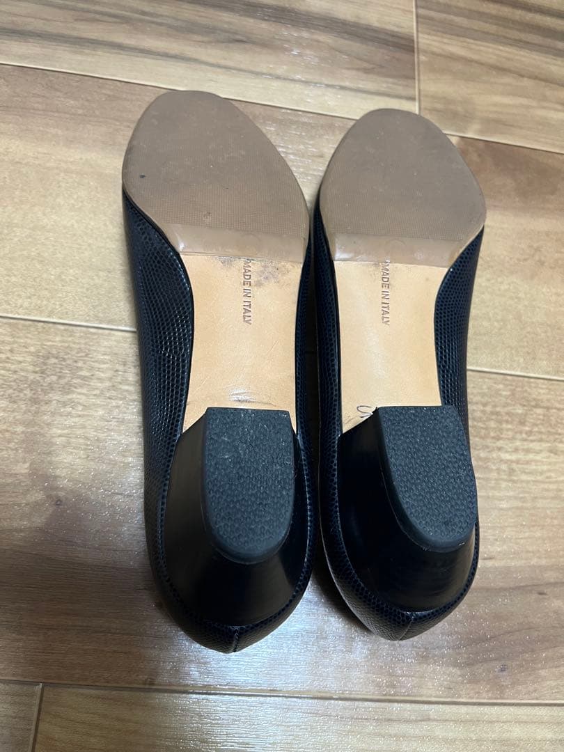 フェラガモ パンプス 黒 リボン ゴールド金具 8B イタリア製