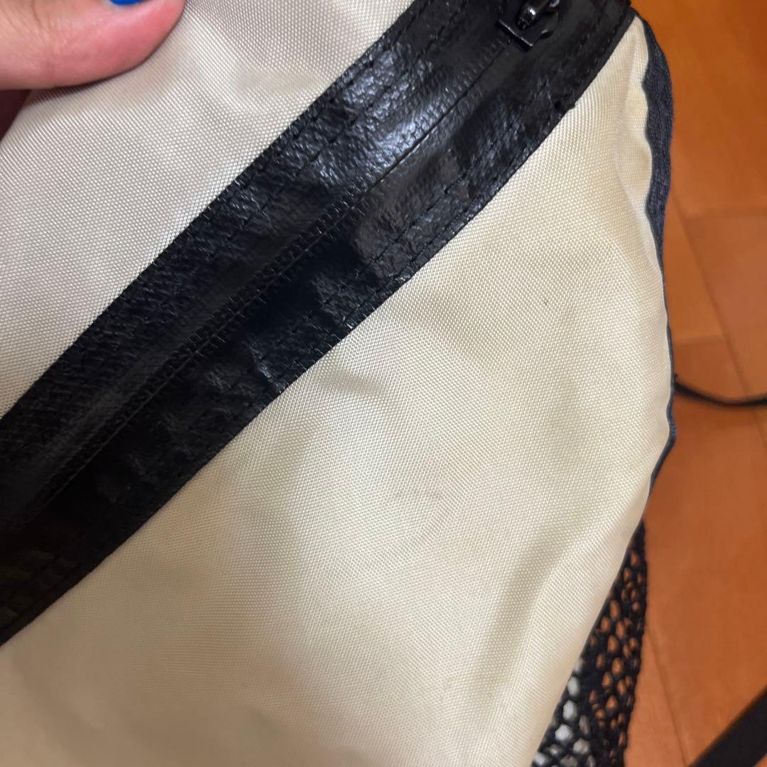 アンドワンダー　ショルダーバッグ メッセンジャーバッグ アイボリー/ブラック