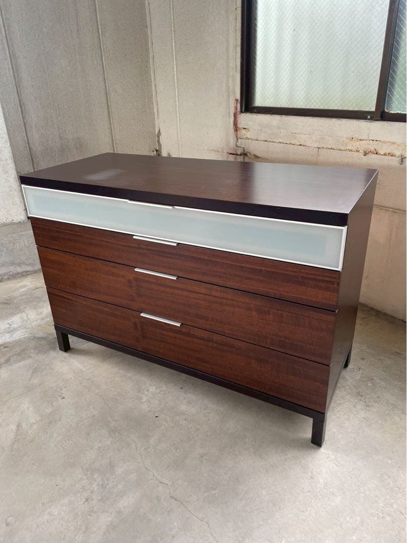 イタリア製　北欧テイスト　脚付チェスト　サイドボード