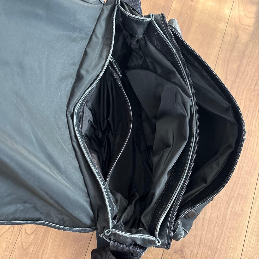 本日21時までこの値段‼️PRADA 黒 メッセンジャーバッグ 調整可能ストラップ