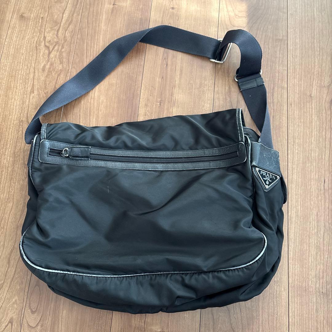 本日21時までこの値段‼️PRADA 黒 メッセンジャーバッグ 調整可能ストラップ