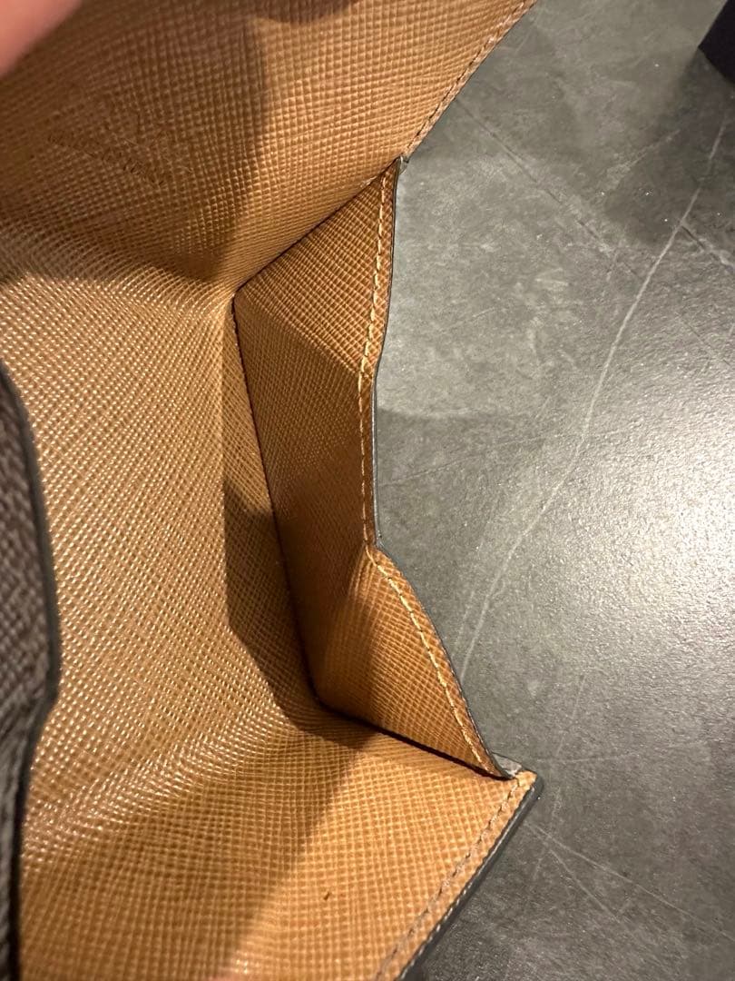 【送料込み】PRADAサフィアーノレザーケース