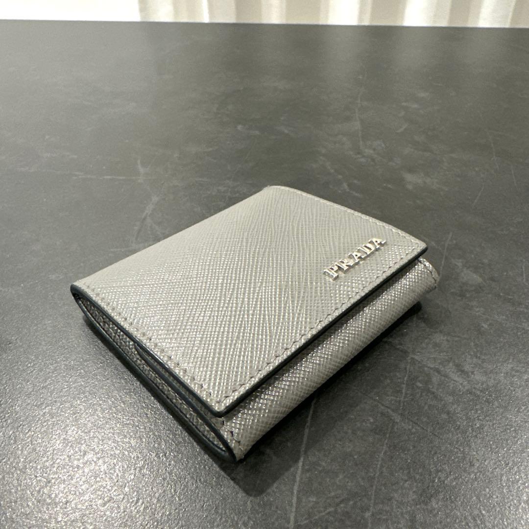 【送料込み】PRADAサフィアーノレザーケース