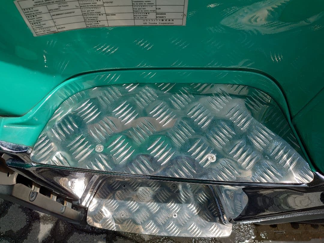 クオン　サイドステップ　上段　アルミ縞板　鏡面サイドカバー　ボルト付き