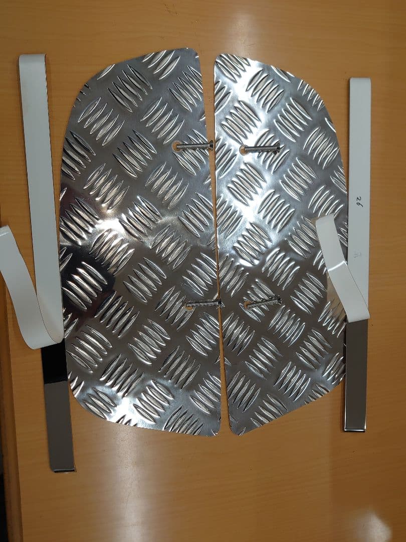 クオン　サイドステップ　上段　アルミ縞板　鏡面サイドカバー　ボルト付き