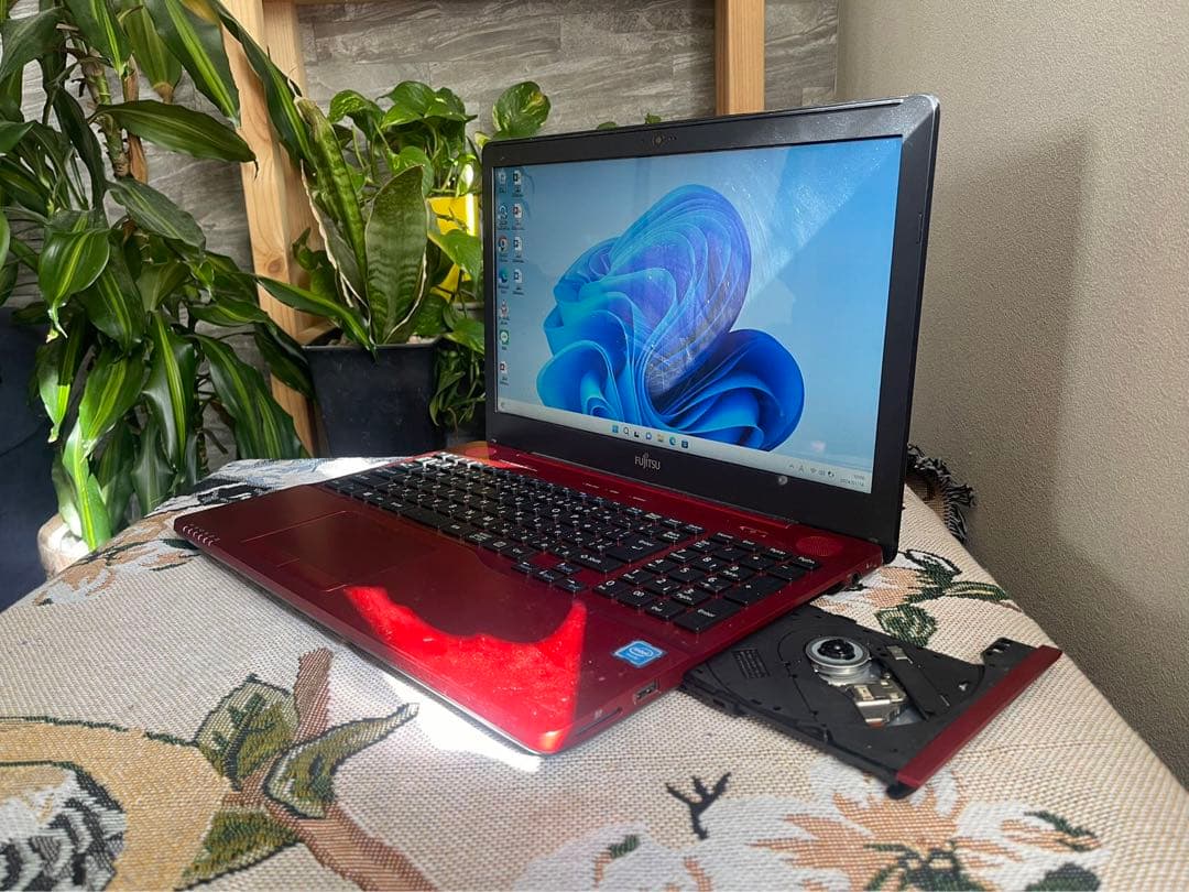 高年式✨ノートパソコン✨人気の富士通✨届いてすぐ使える✨Bluetooth