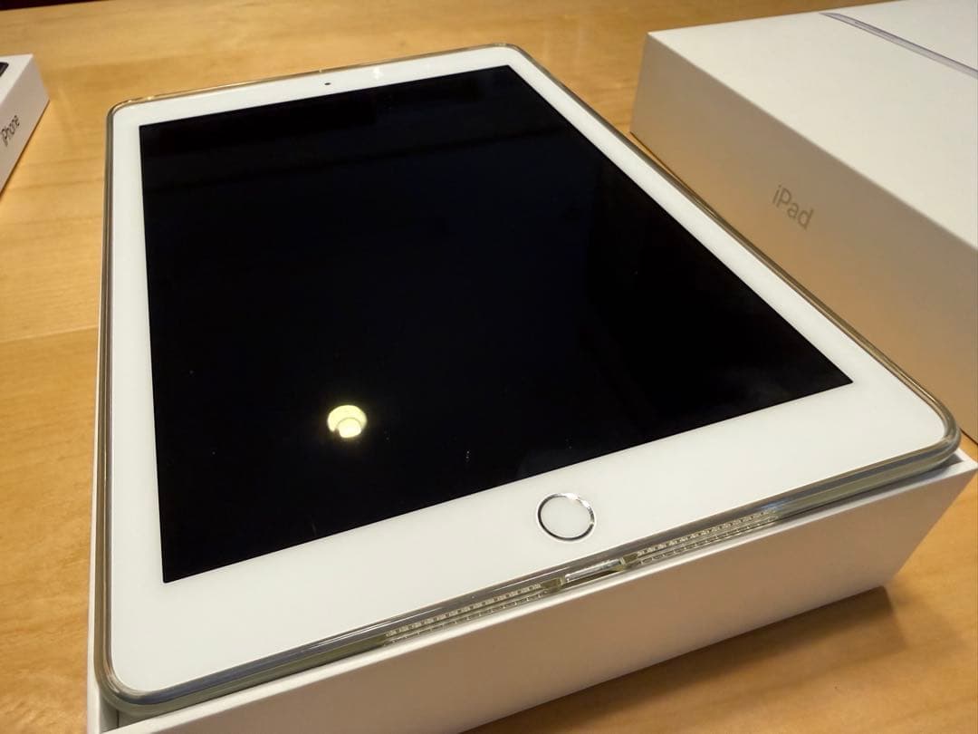 iPad 第6世代　32GB A1893