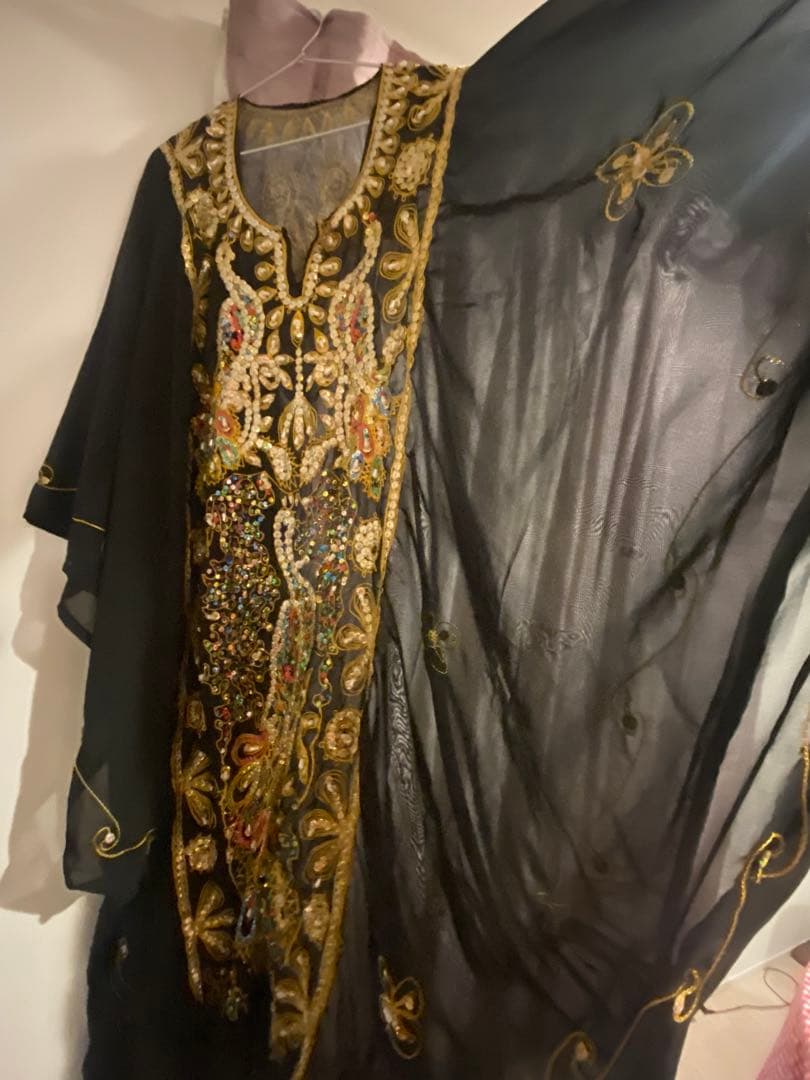 孔雀刺繍　ブラックハリージドレス