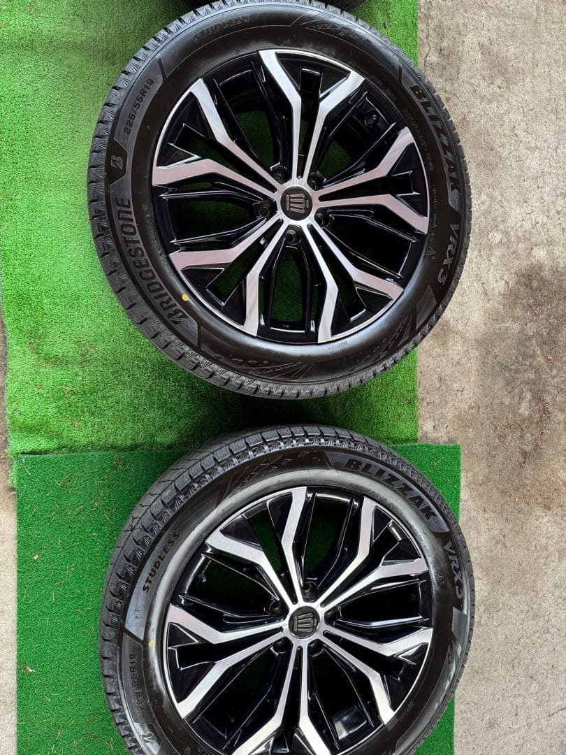 クラウンクロスオーバ一　純正スタッドレス225/55R19