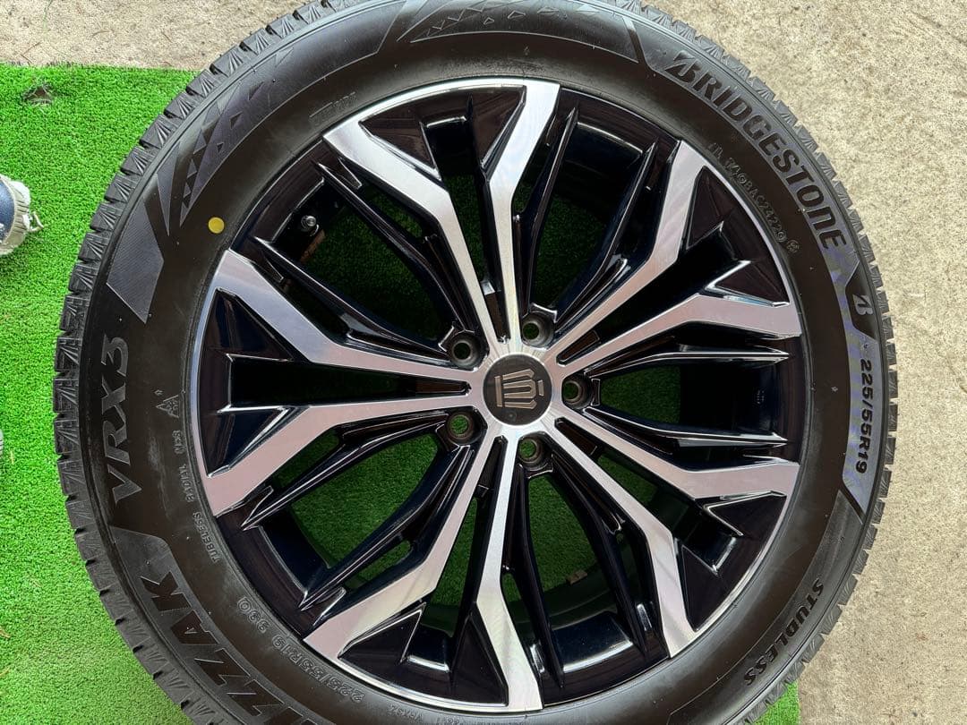 クラウンクロスオーバ一　純正スタッドレス225/55R19