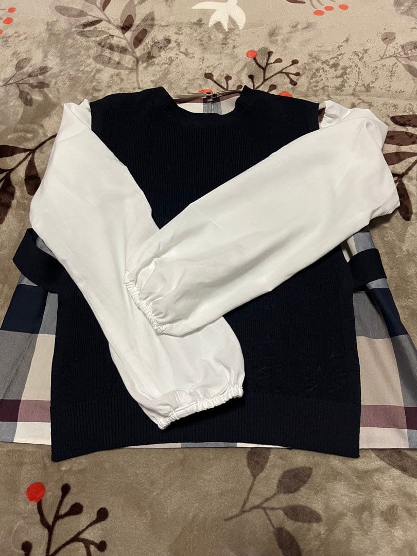 ブルーレーベルクレストブリッジ38ブラウス＋黒ニットベストキレイ目