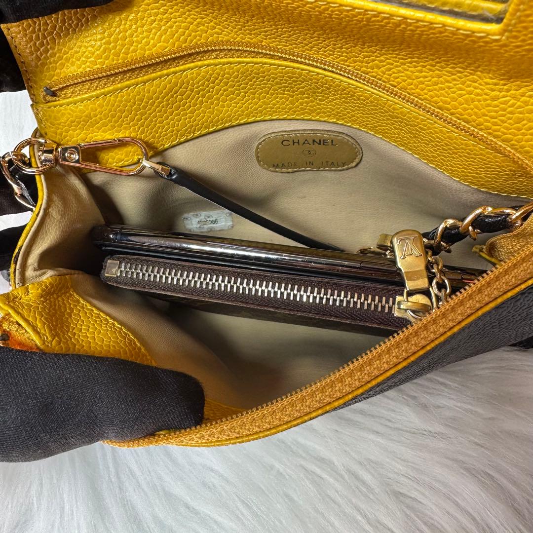 CHANEL シャネル　キャビアスキン　レザー　ポーチ　チェーン