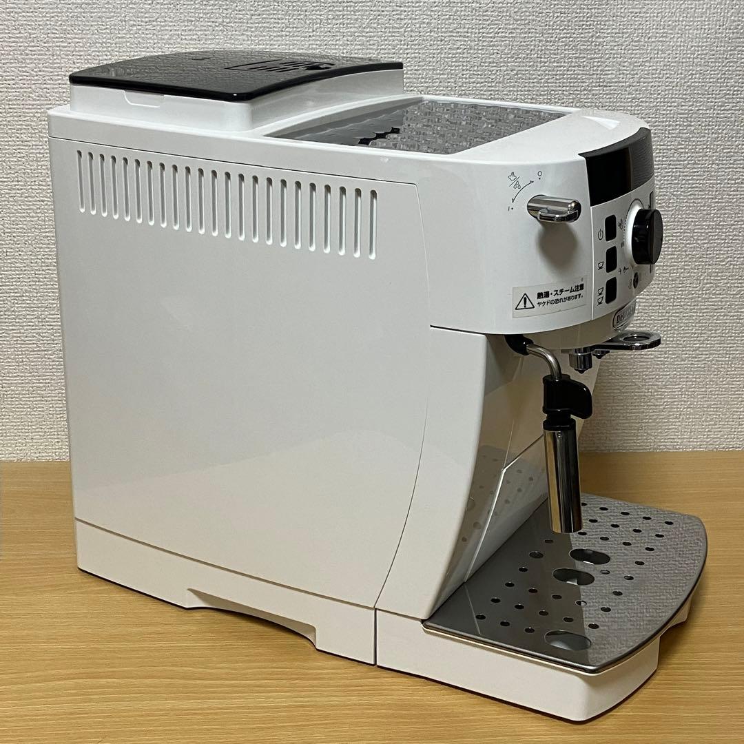 ☆デロンギ　全自動コーヒーメーカー　マグニフィカS　ECAM22112W