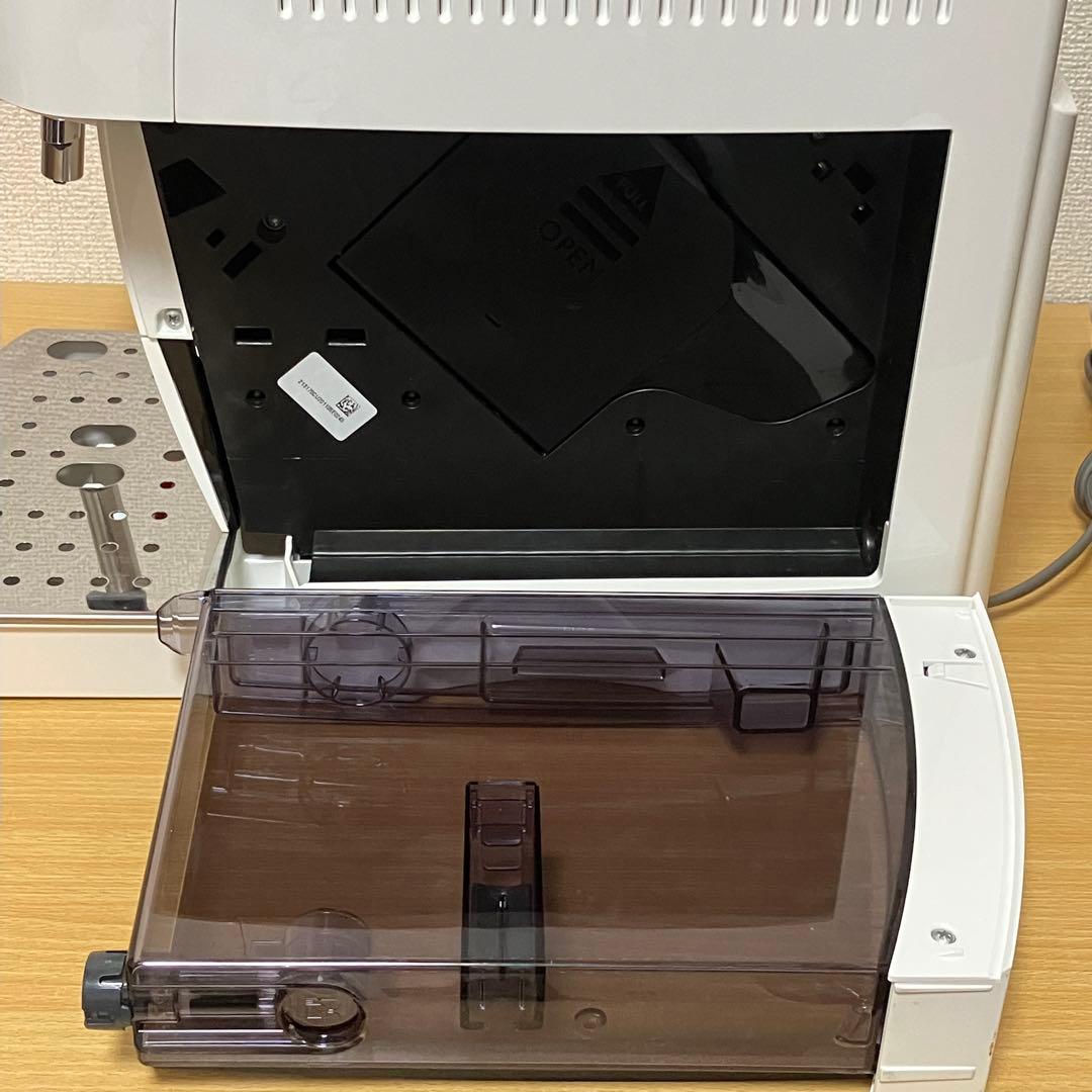 ☆デロンギ　全自動コーヒーメーカー　マグニフィカS　ECAM22112W