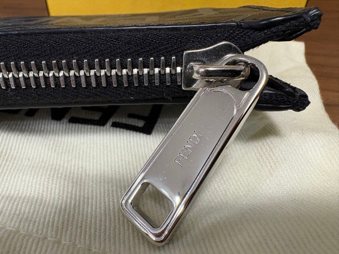 期間限定値下げ☆FENDI ズッカ柄 ケース 極美品 7M0341