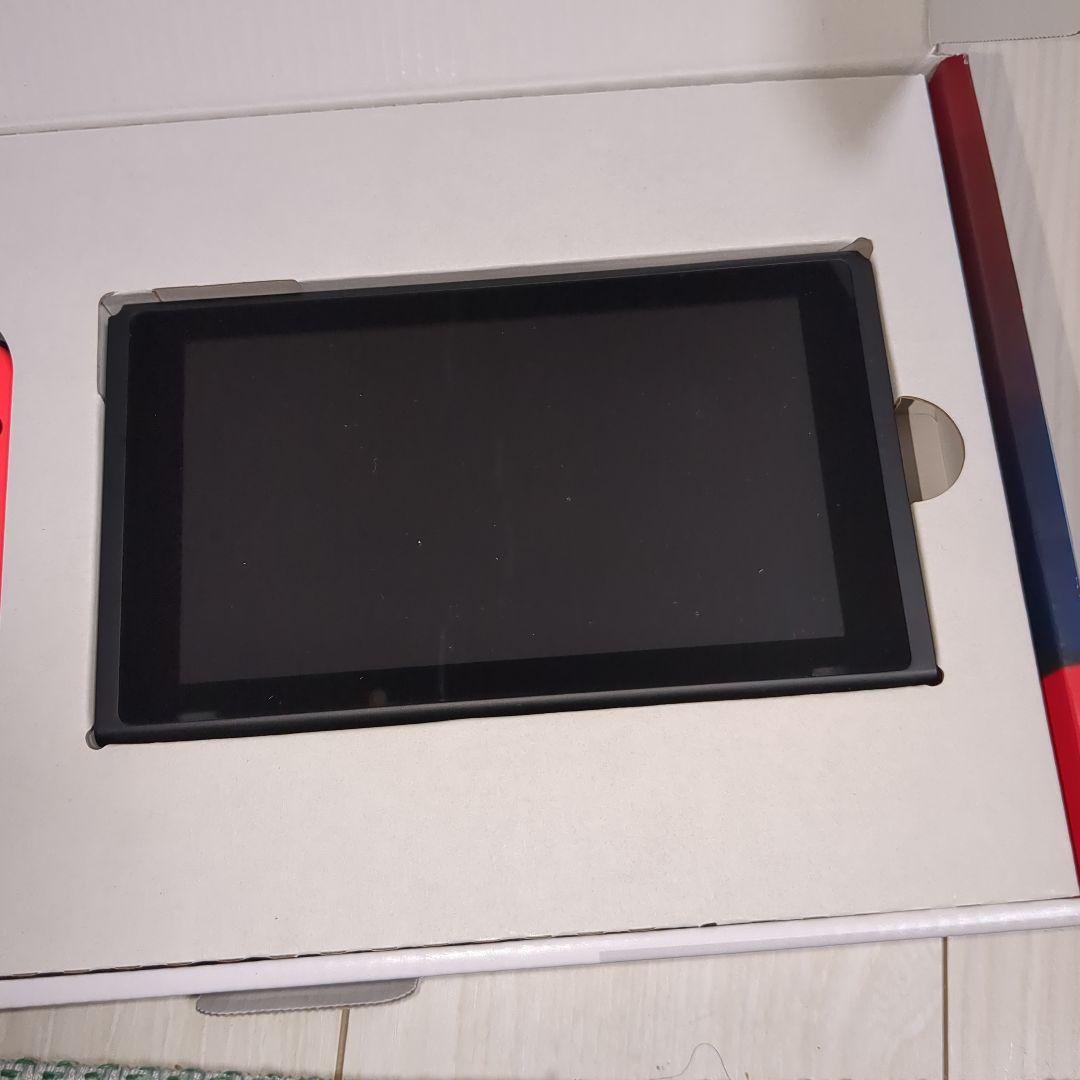 美品　2021年製　Nintendo Switch 本体 　ジョイコン付き