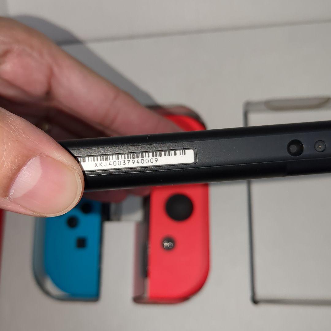 美品　2021年製　Nintendo Switch 本体 　ジョイコン付き