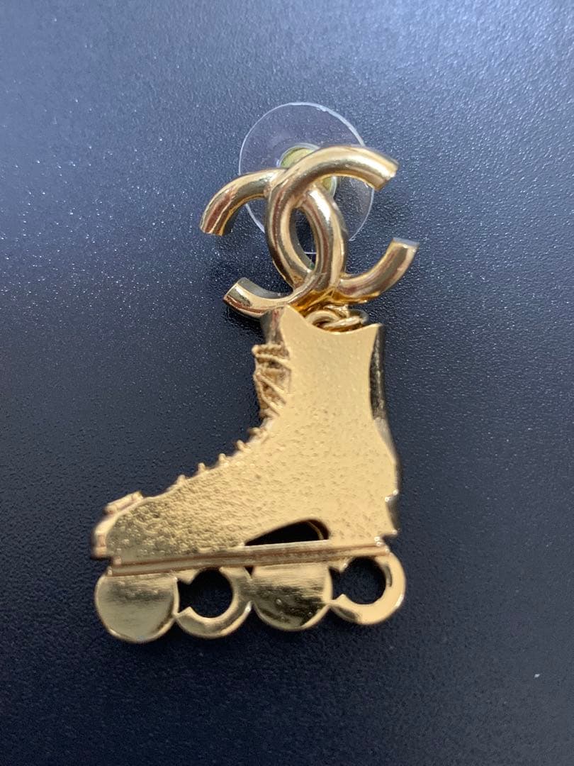 CHANEL ローラースケートピアス 片耳