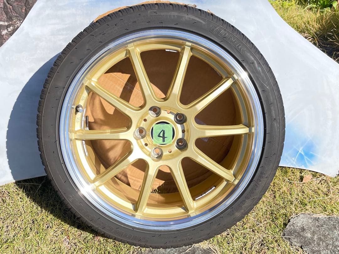 スタッドレスタイヤ、18インチ ホイール4本セット　ガリ傷無し　使用期間3ヶ月