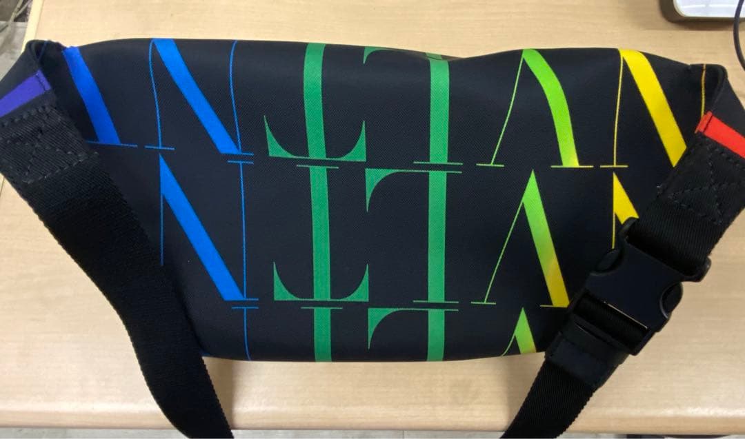 23日迄限定値下げ‼︎ VALENTINO GARAVANI ボディバッグナイロン