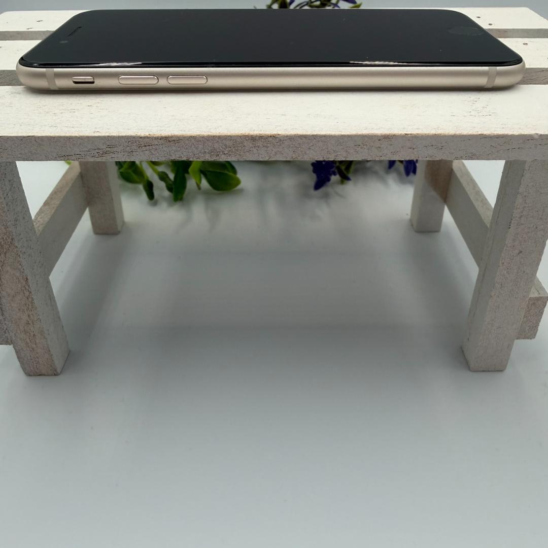 【美品】iPhone SE第3世代 64GB スターライト 323