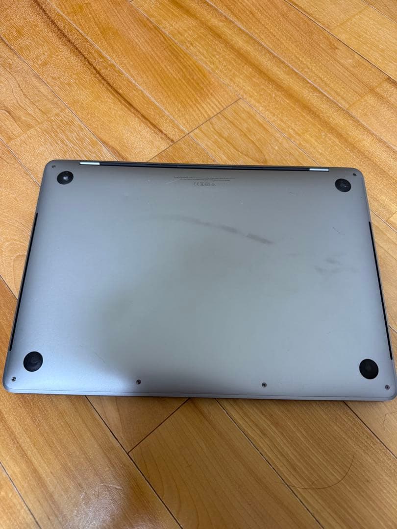 Apple MacBook Pro 13インチ　シルバー 本体箱もついてます