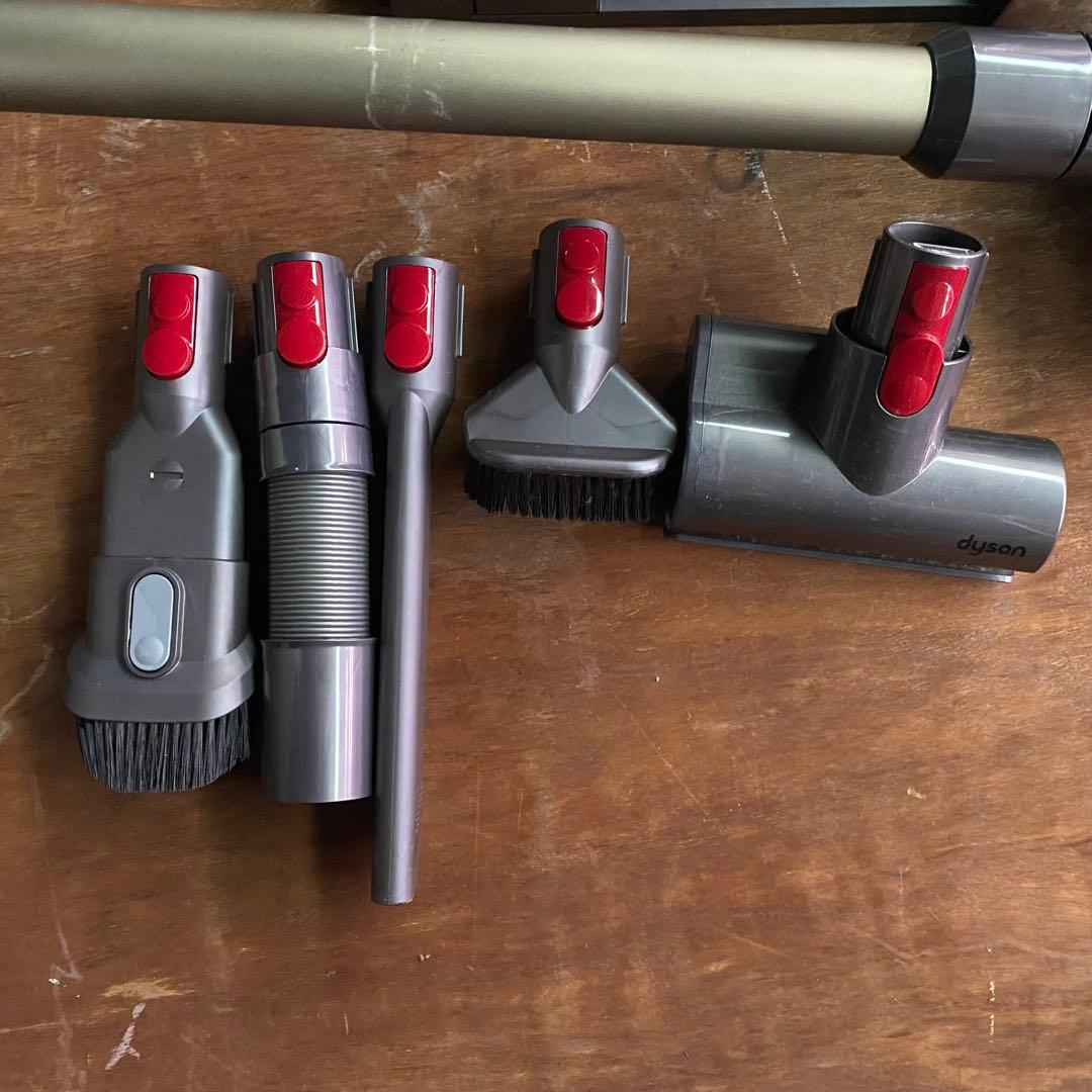 Dyson V8（SV10）本体セットです。【充電器なし】【大きいヘッドなし】