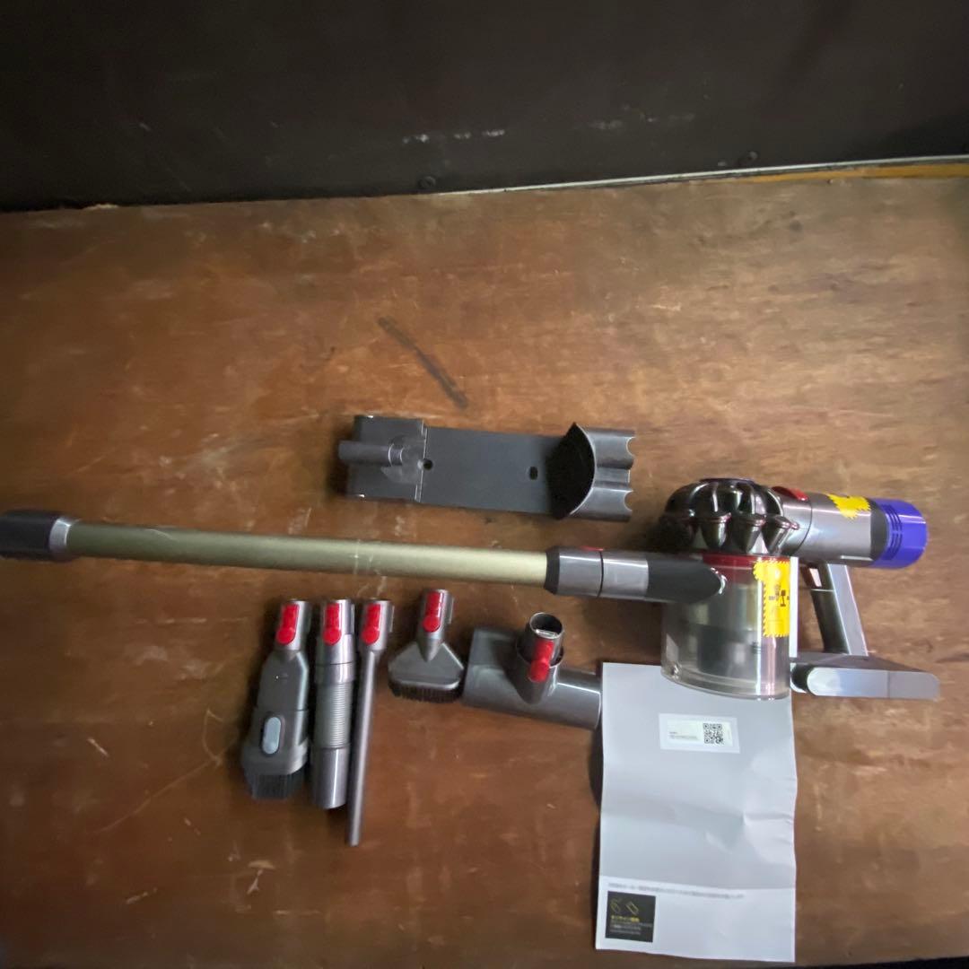 Dyson V8（SV10）本体セットです。【充電器なし】【大きいヘッドなし】
