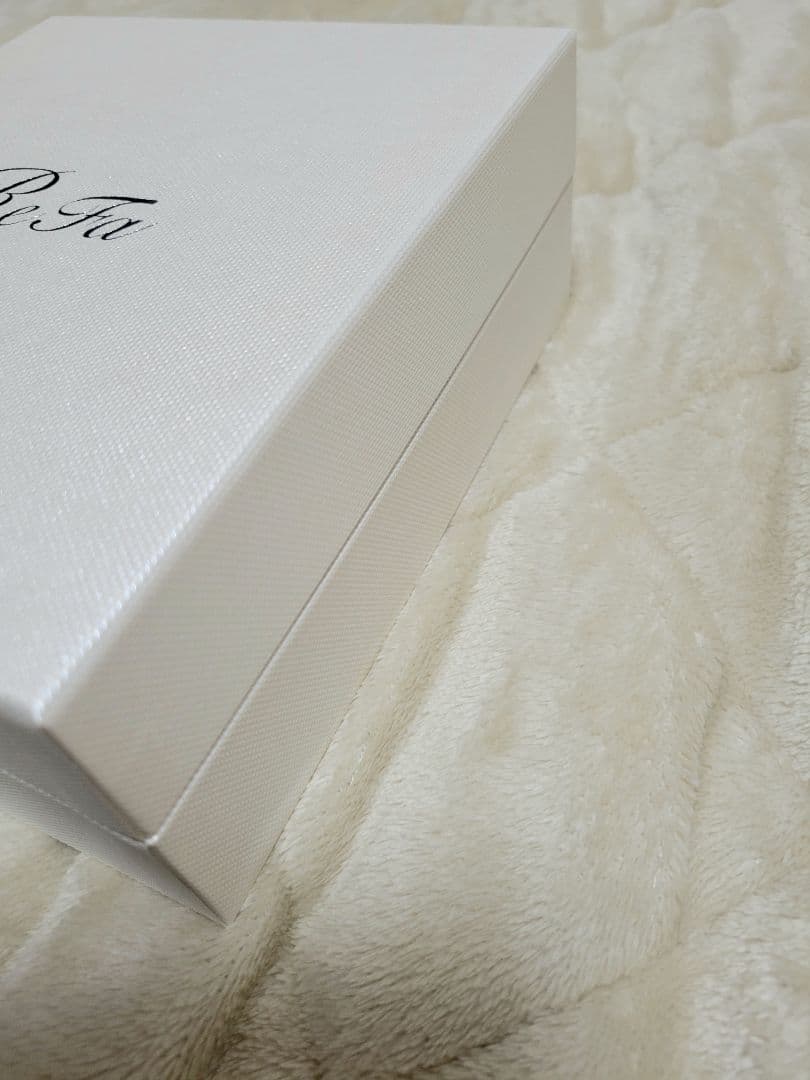 yui様　新品　リファ　フォーカラット　ReFa 4 CARAT　ショッパー付き