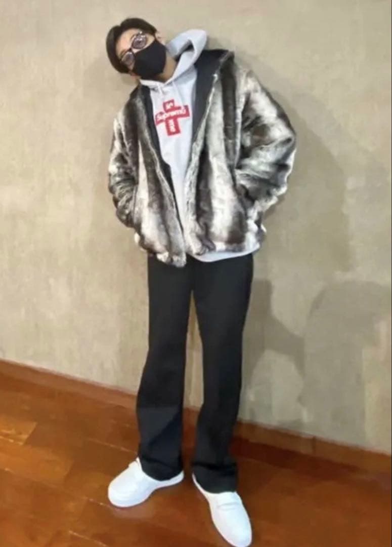 【くんちゃん】Supreme シュプリーム クロスボックスロゴパーカー