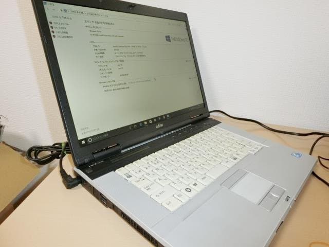 FUJITSU ノートパソコン　FMV-E8280 Core2Duo 動作確認済