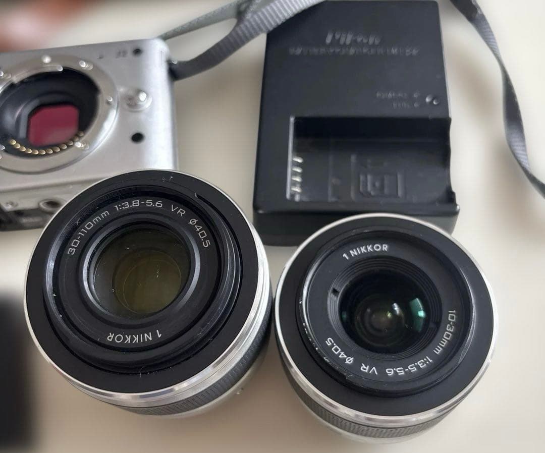 NICON １J2 ミラーレス　デジタルカメラ