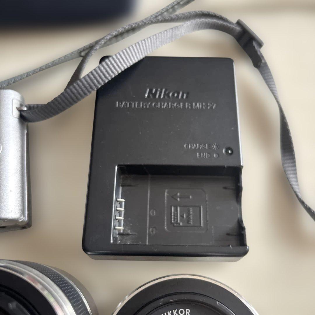 NICON １J2 ミラーレス　デジタルカメラ