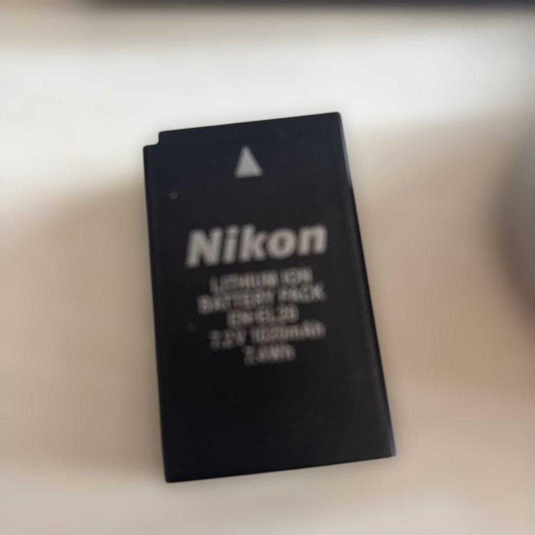 NICON １J2 ミラーレス　デジタルカメラ