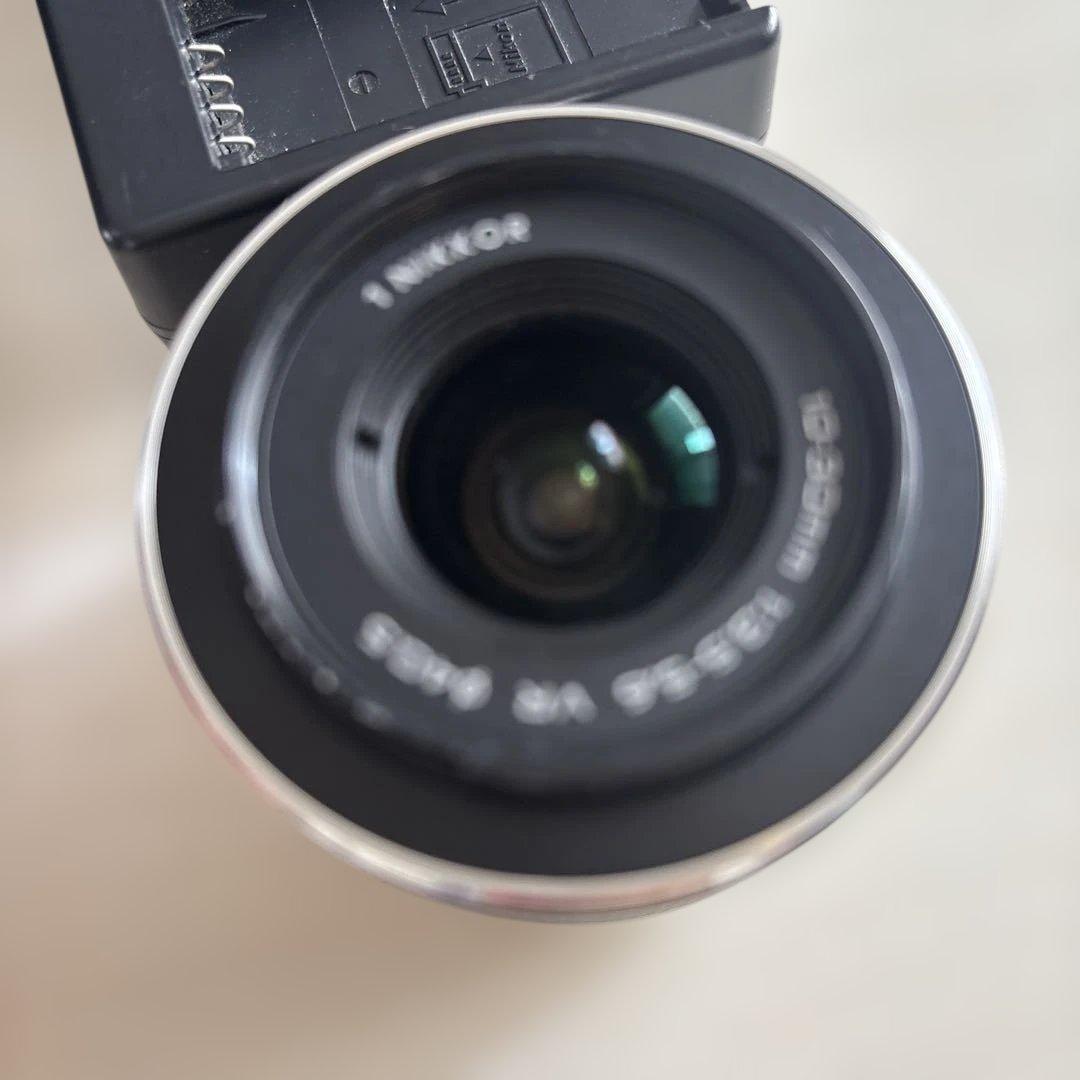 NICON １J2 ミラーレス　デジタルカメラ