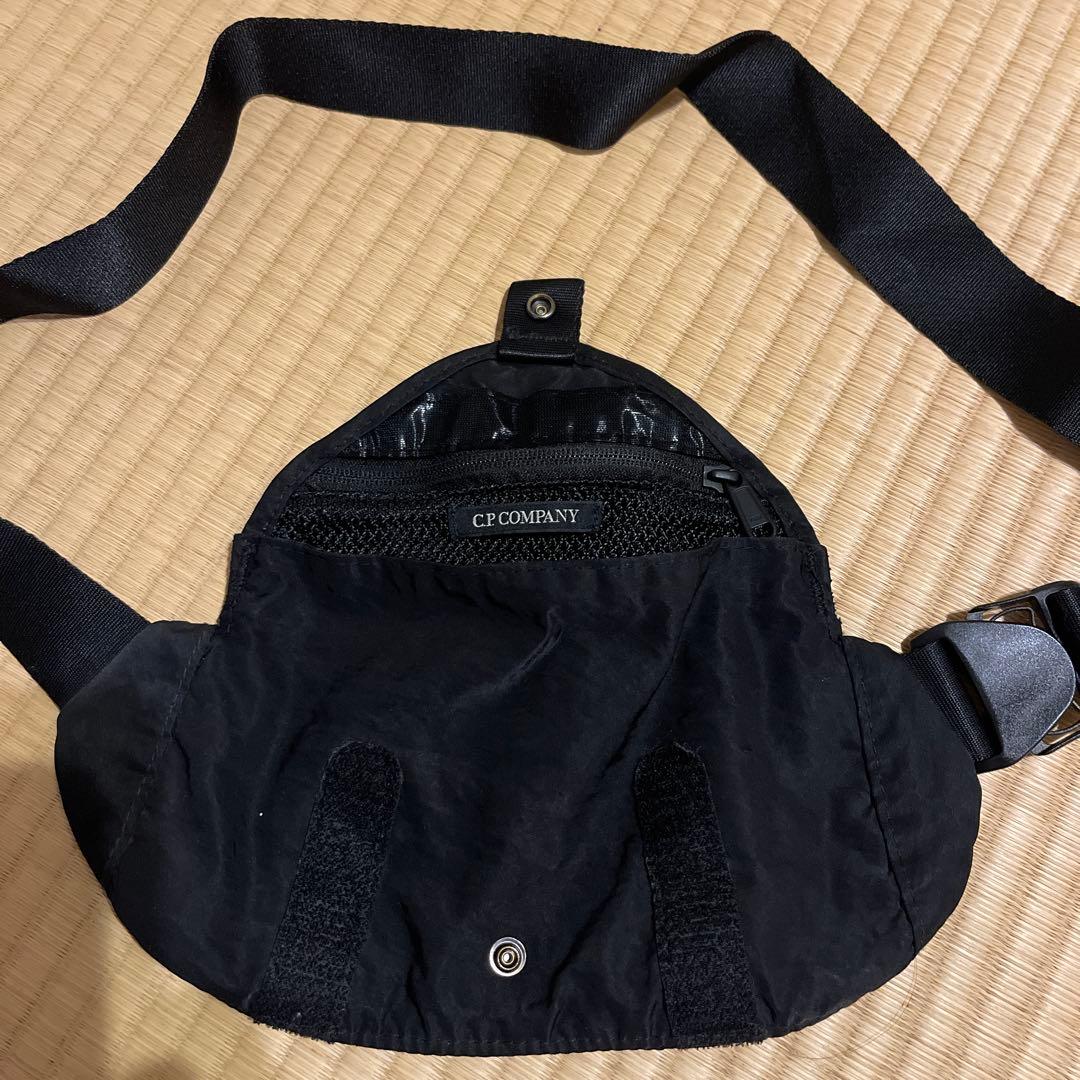 CP COMPANY ブラック ボディバッグ メンズ 黒