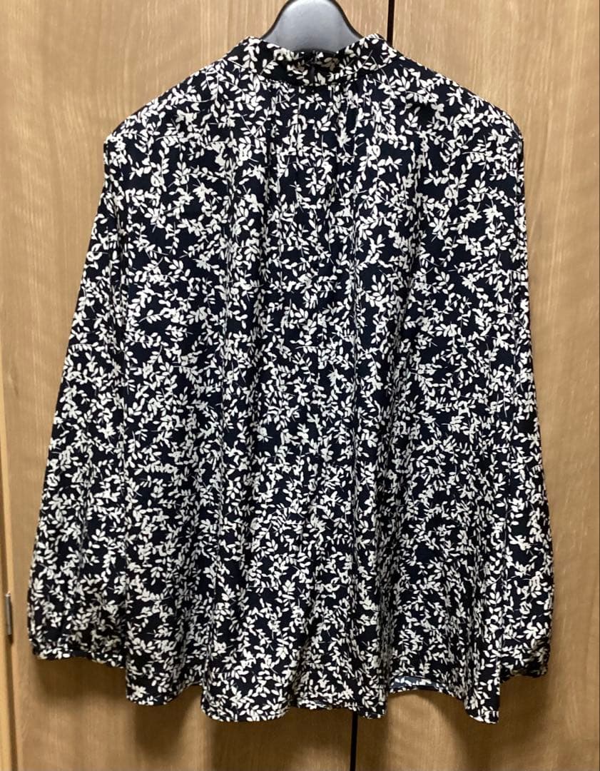 2025SS 完売品　23区　【洗える】シャドーリーフ プリント ブラウス