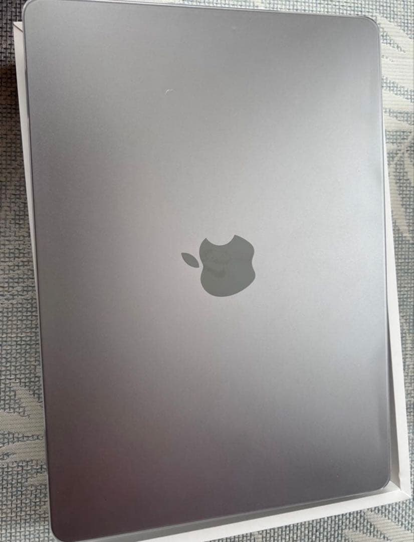 Apple MacBook M2 2022 グレー