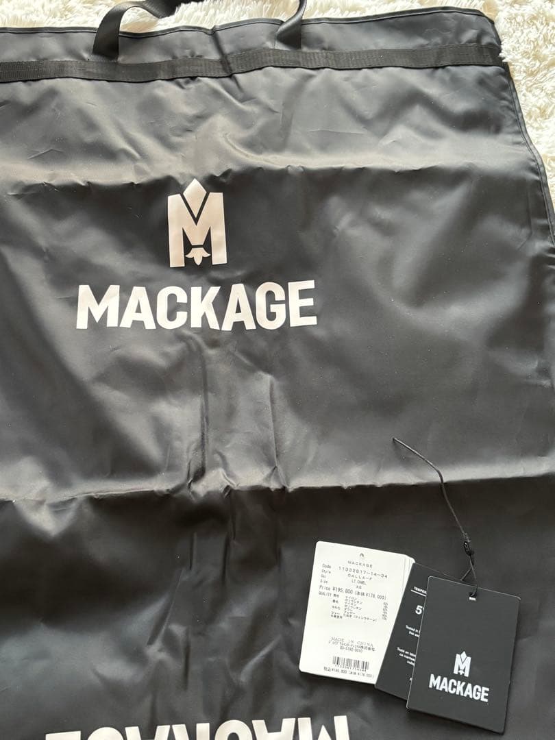 マッカージュ　MACKAGE CALLA